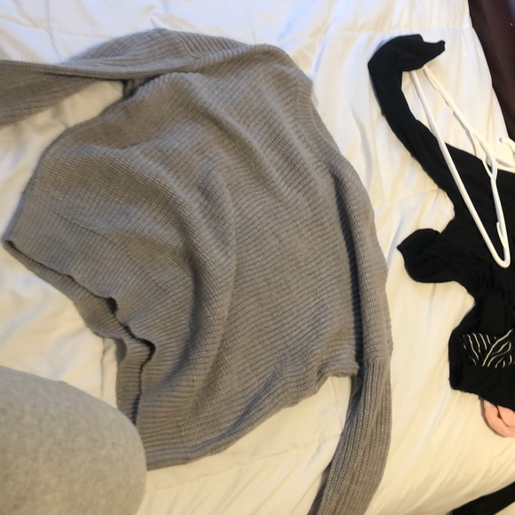 Grey sweater. - Picture 1 of 1